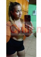 Joven muy linda fogosa ardiente en la cama 