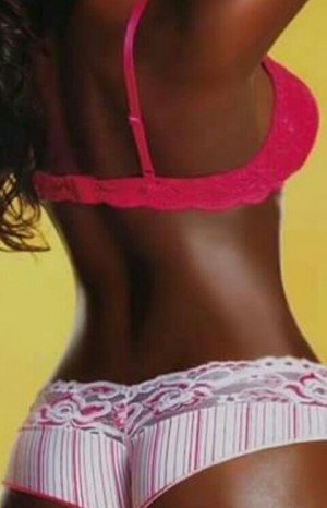 Topacio Damas de compa&ntilde;ia en Chile, escort o acompa&ntilde;antes femeninas en Santiago |  Negrita linda con un hermoso cuerpo ven pronto, Hola ven pronto te espero