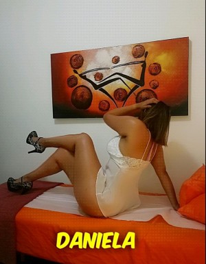 Daniela Damas de compa&ntilde;ia en Chile, escort o acompa&ntilde;antes femeninas en Santiago |  Excitantes masajes al desnudo full interaccion y placer huerfanos 1055 226966652, Masajes para varones aryana 226966652 huerfanos 1055